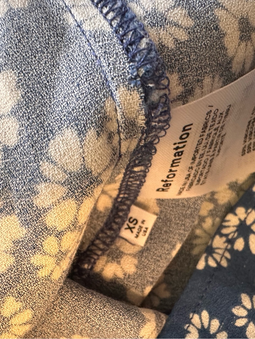 Reformation Floral Blue Top Long Sleeve Button Front V Neck Size XS - Picture 8 of 10
